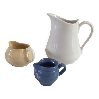 Set of 3 vintage pastels ceramic pitchers
