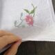 Serviettes de table brodées "fleur" à la main et dentelle
