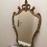 Miroir mural avec ornements dores patine