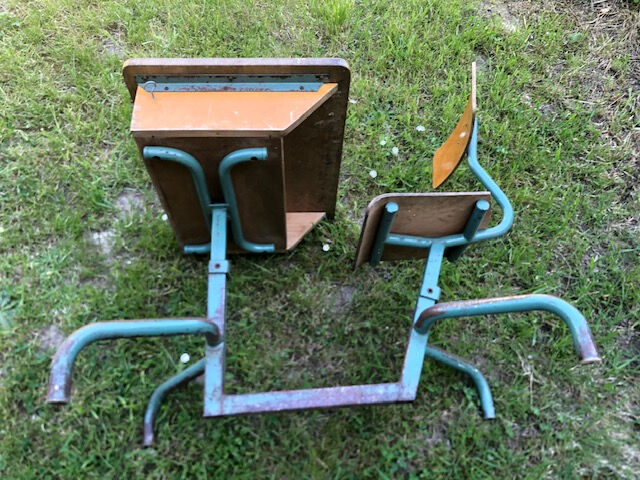 Single seat school desk