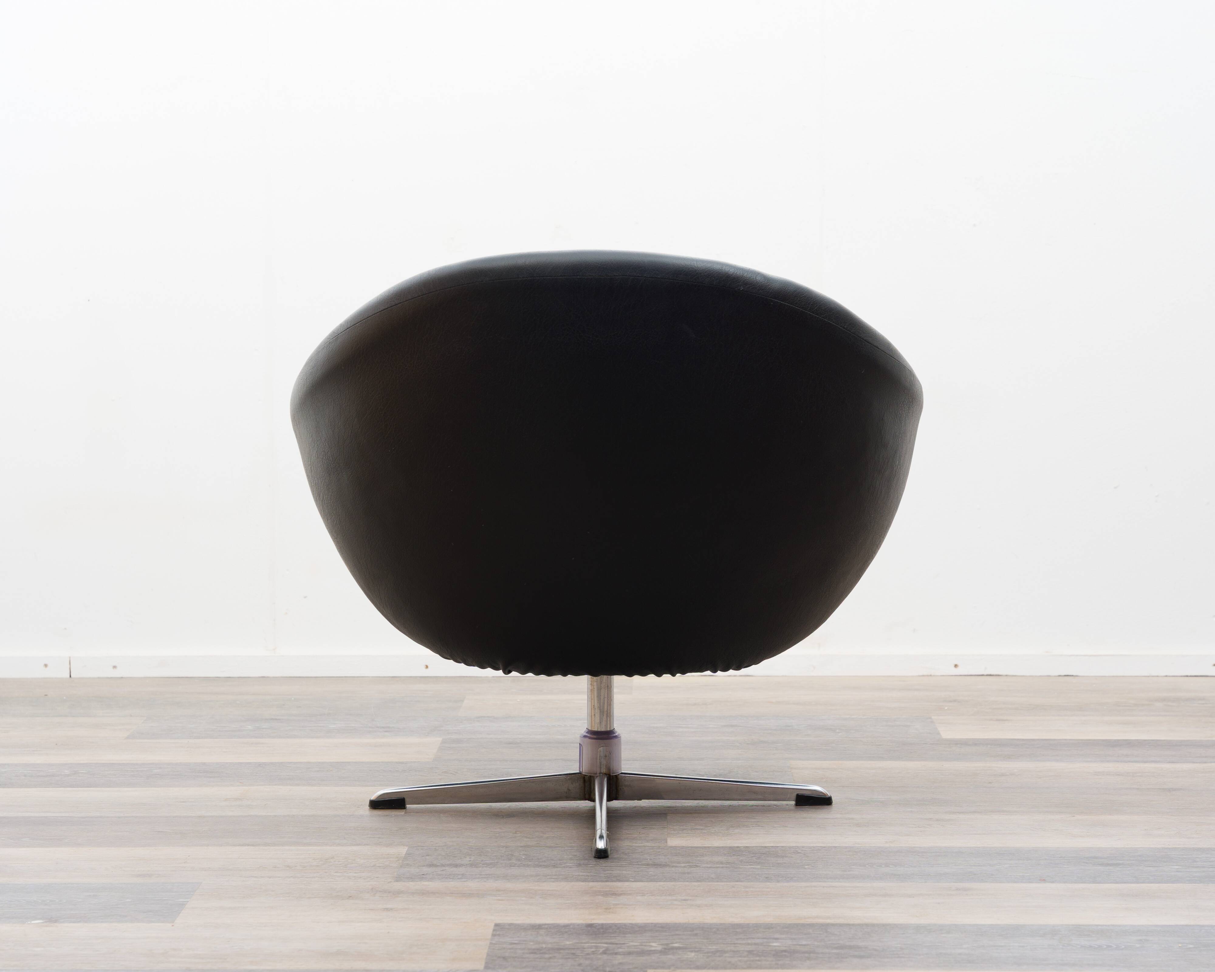 A cocktail chair/ball chair, retro, 70s