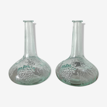 Paire de carafes en verre à décor raisin