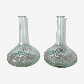 Glass decanters with grape decoration