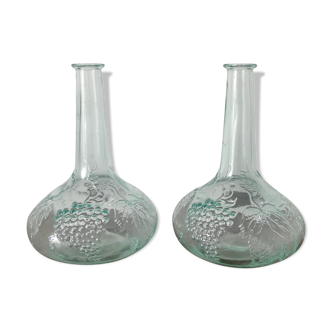 Glass decanters with grape decoration