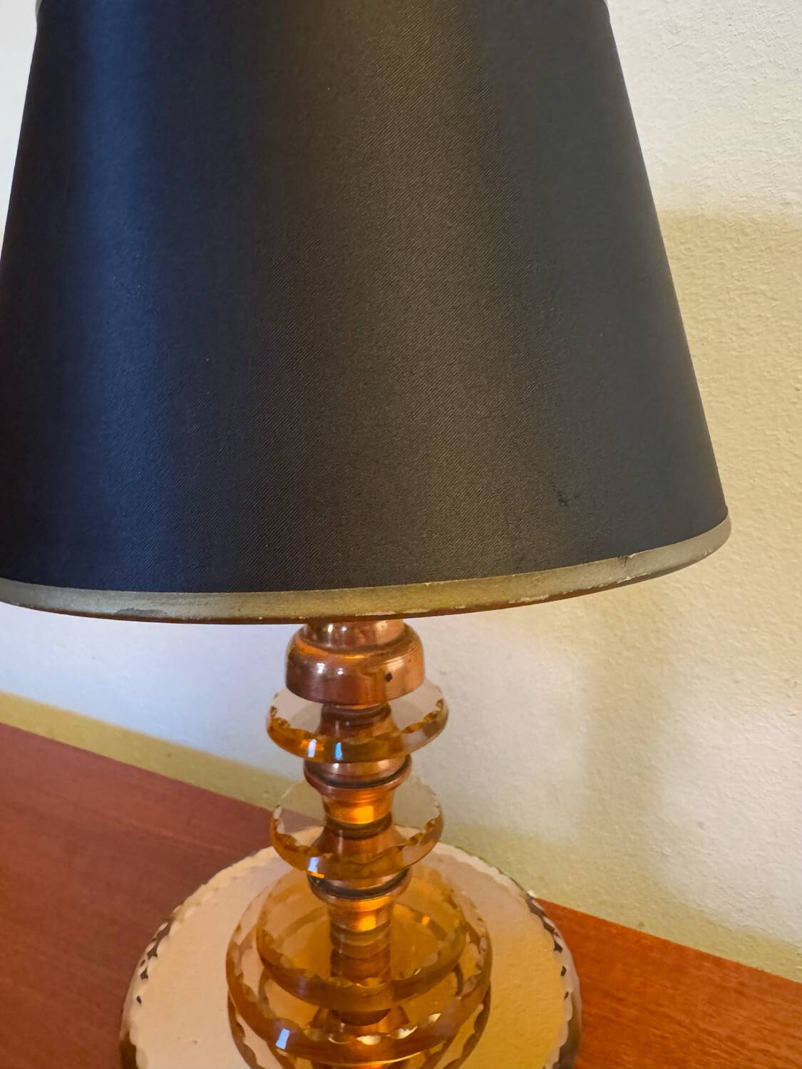 Small Art Deco lamp in copper glass