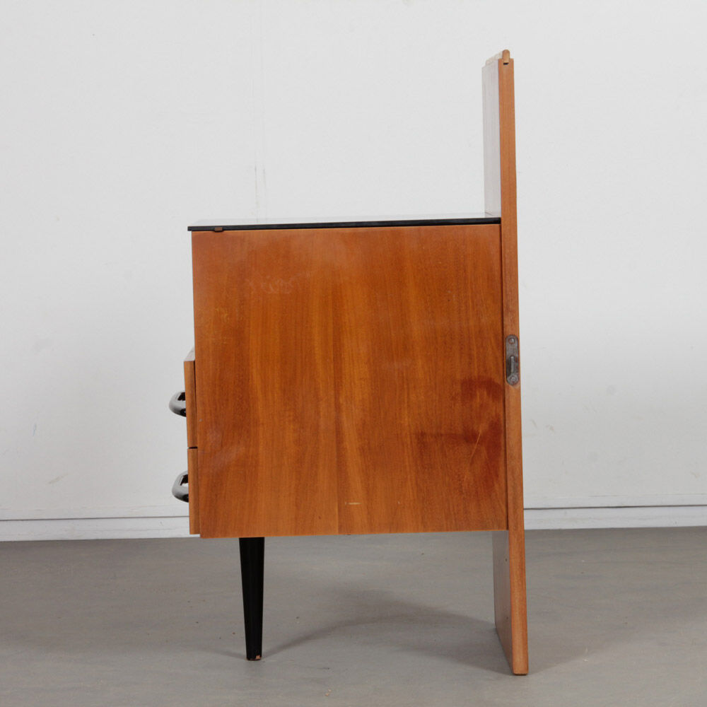 Table de nuit par Mojmir Pozar pour UP Zavody, 1960 Référence : D0215