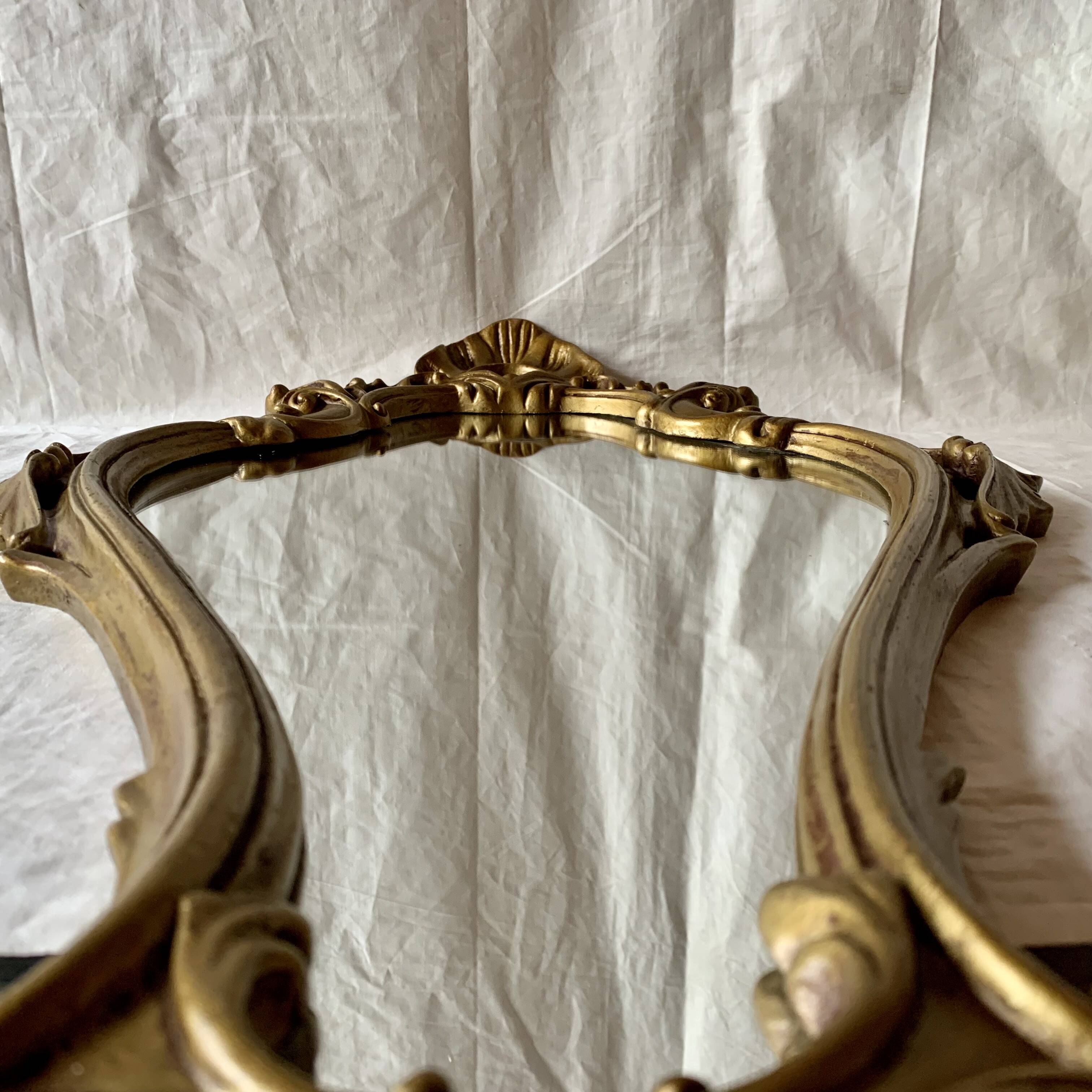 Vintage shell mirror in gold plaster