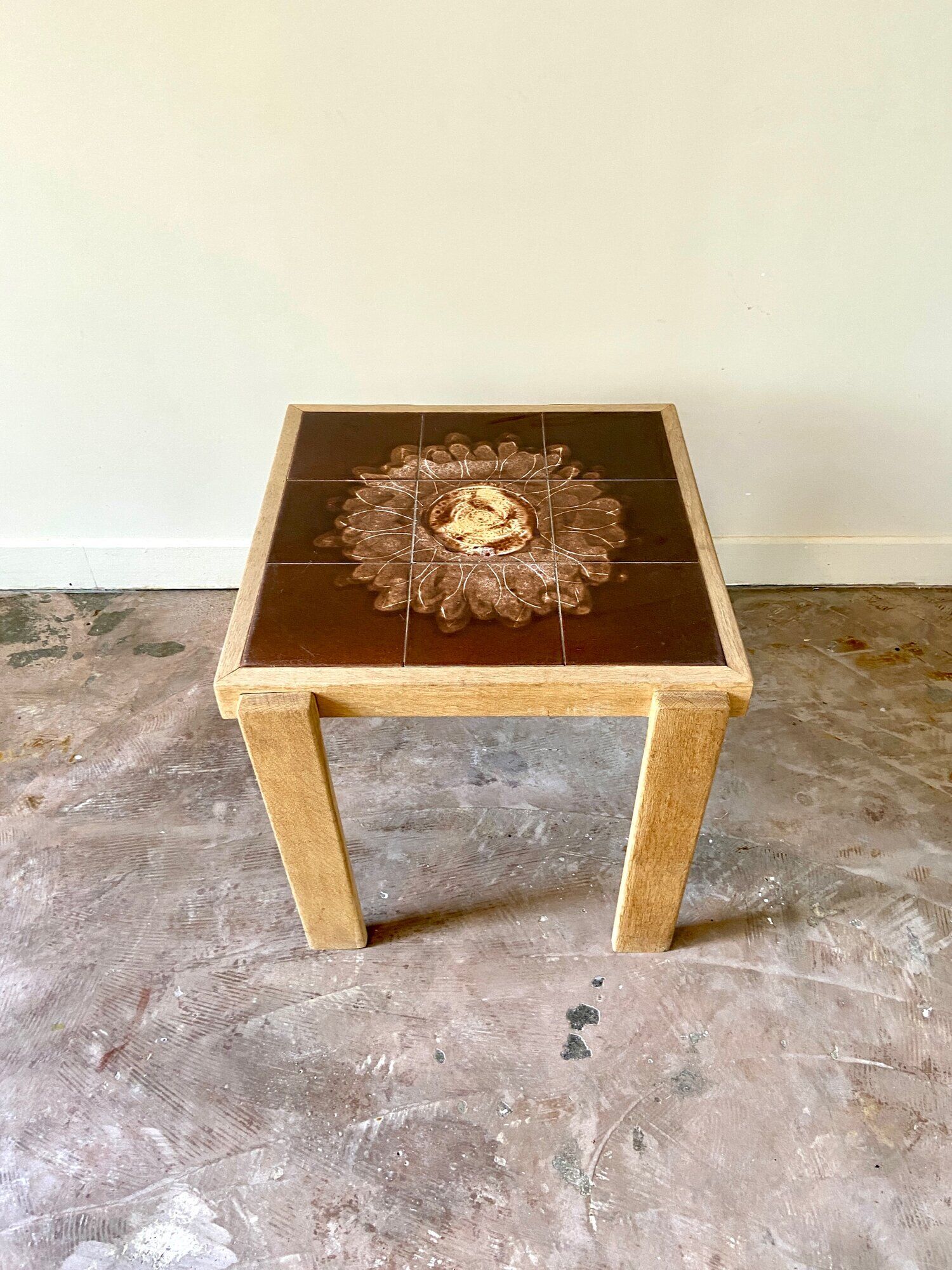 Table basse en bois clair et céramique émaillée 4 x 49,5 cm