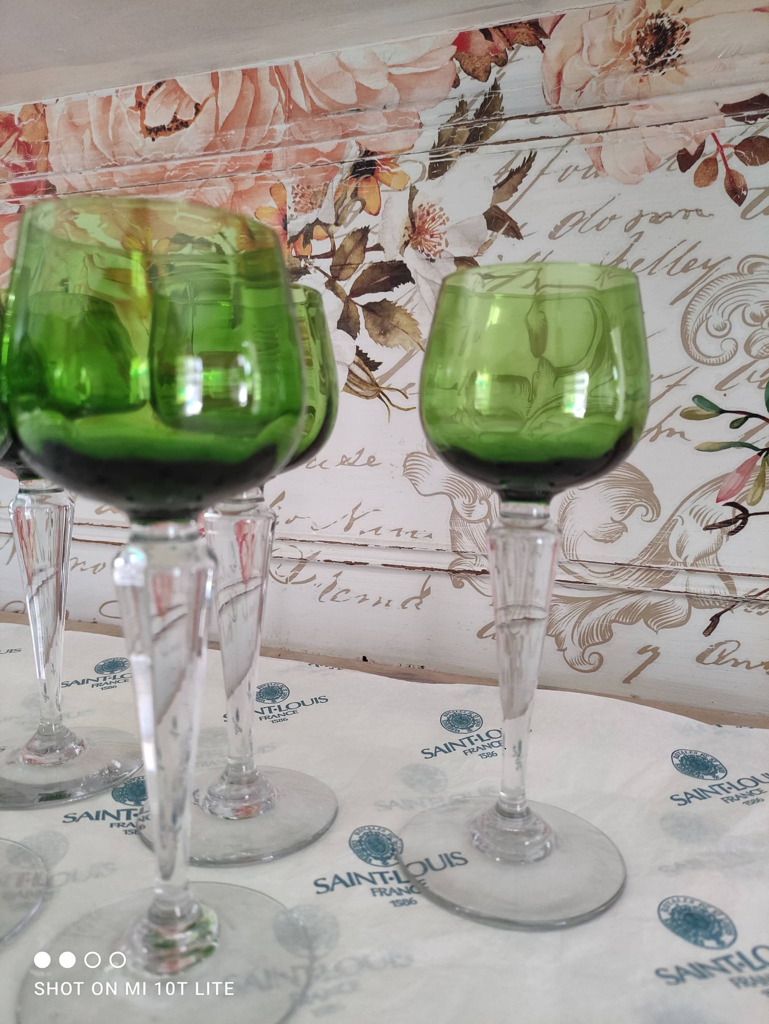 Lot de 9 verres à vin Saint-Louis non estampillés buvant vert Chartreuse