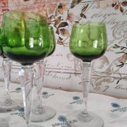 Lot de 9 verres à vin Saint-Louis non estampillés buvant vert Chartreuse