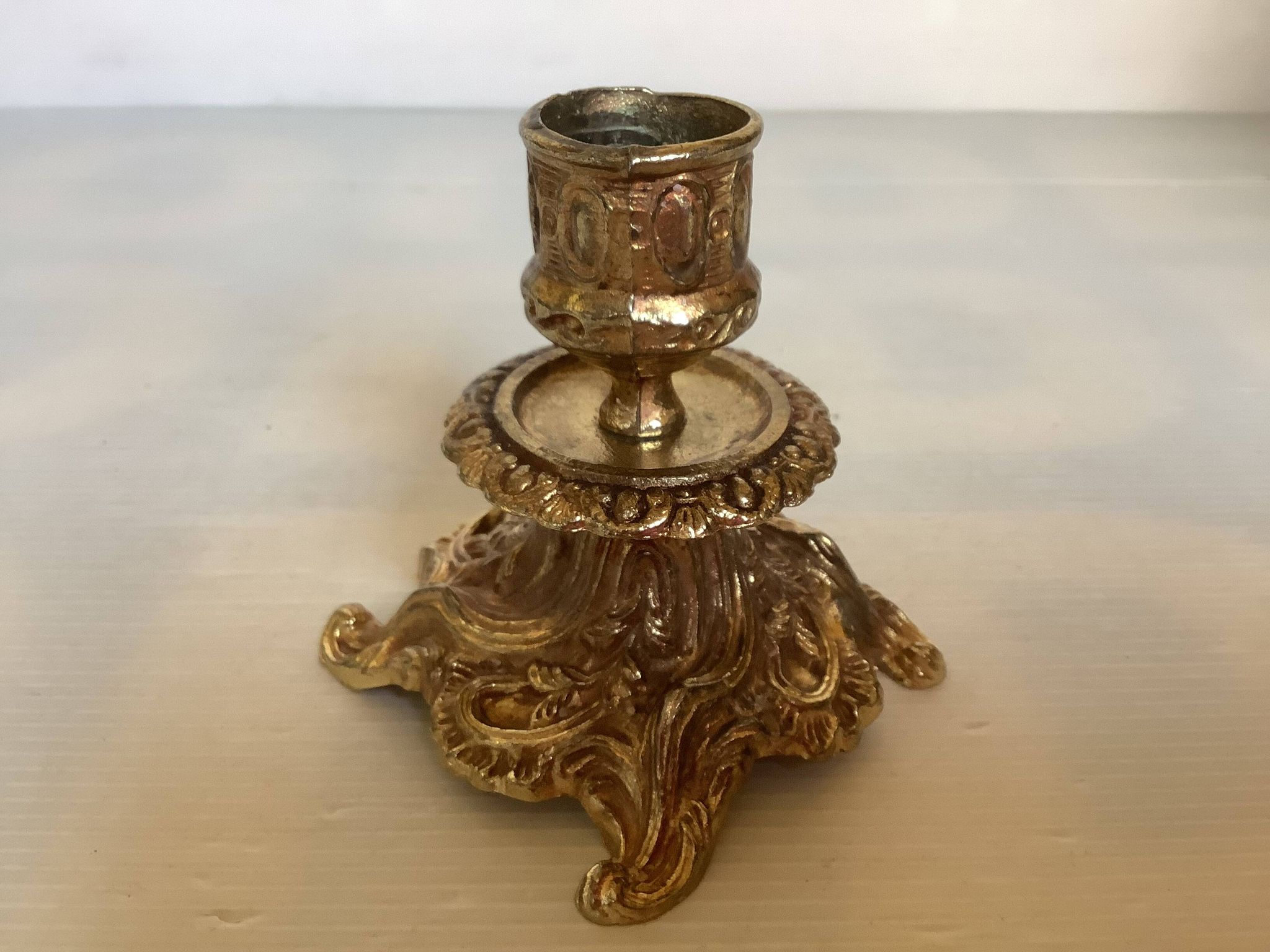 Bougeoir baroque en laiton