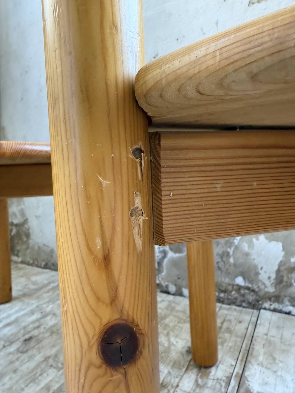 Set of 4 Daumiller pine chairs