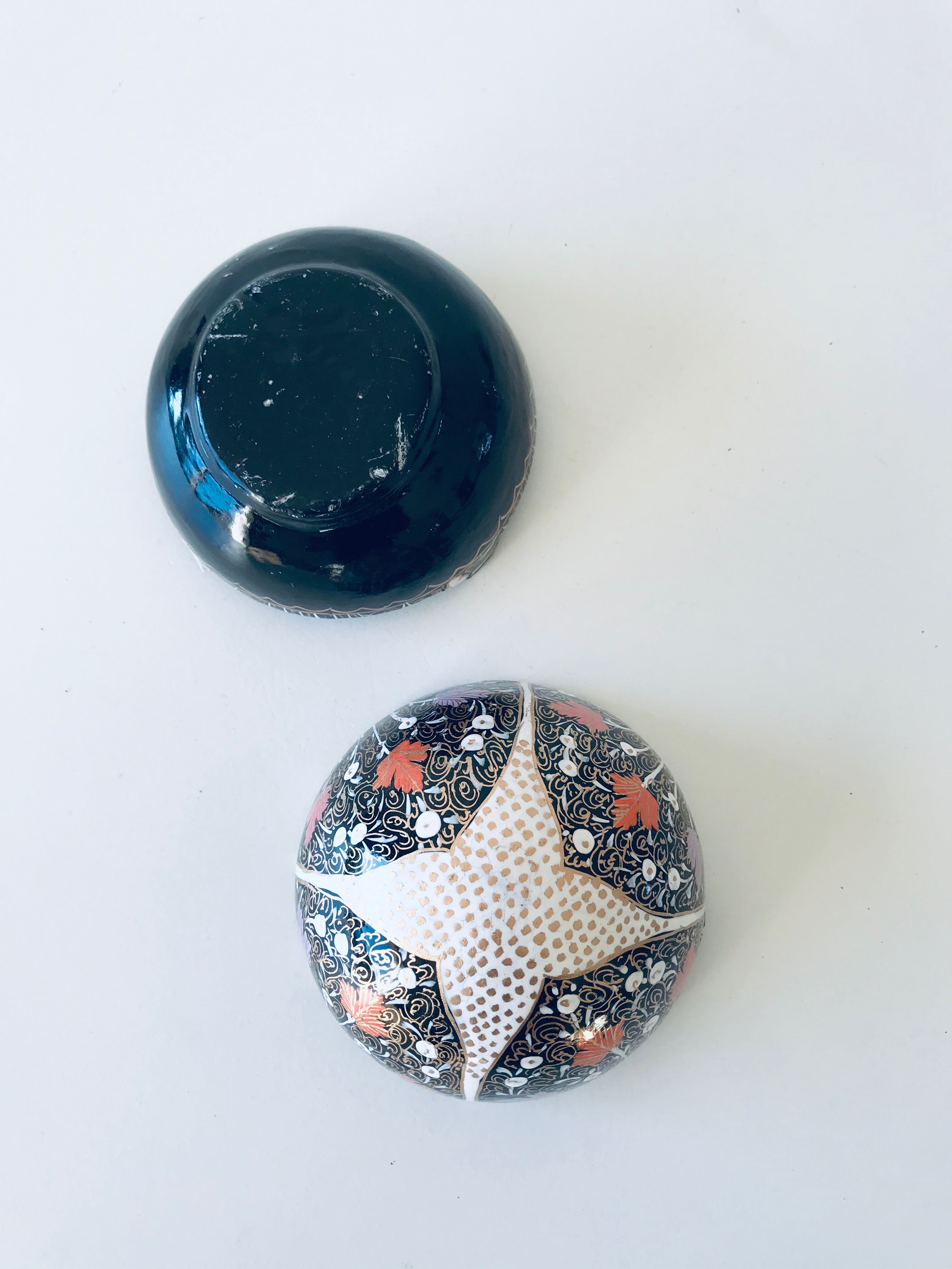 Decorative round box