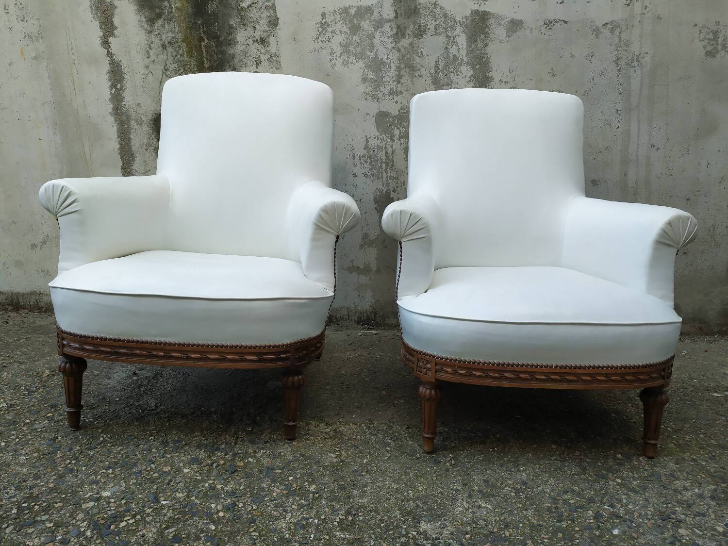 Paire de fauteuils Louis XVI