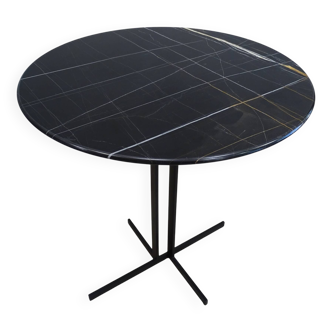 Coffee table or auxiliary table Natuzzi, marmol Sahara Noir, s. XXI – Italy