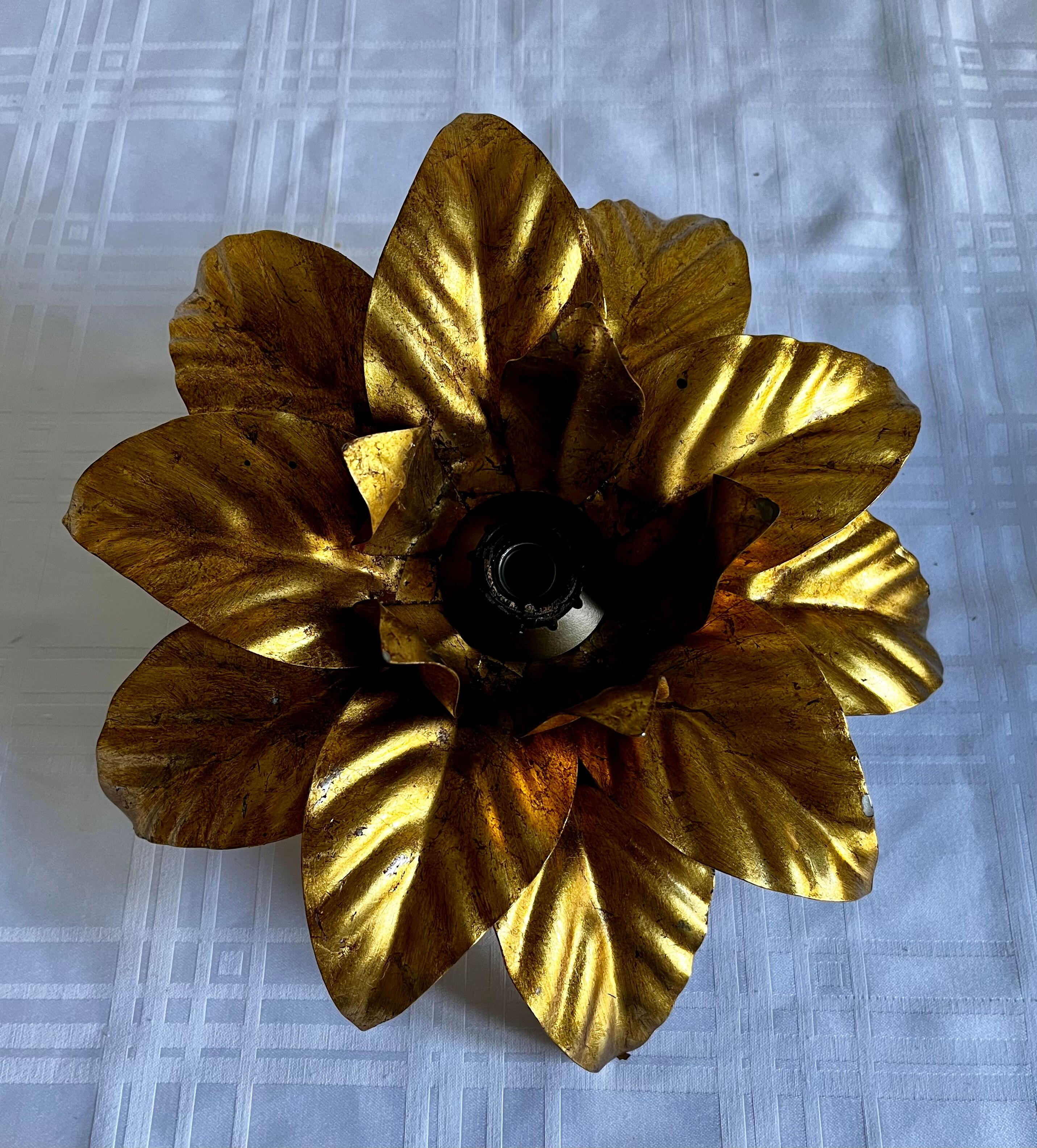 Trio appliques golden flowers