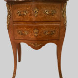 Commode galbée en bois de placage de style Louis XV / XX siècle