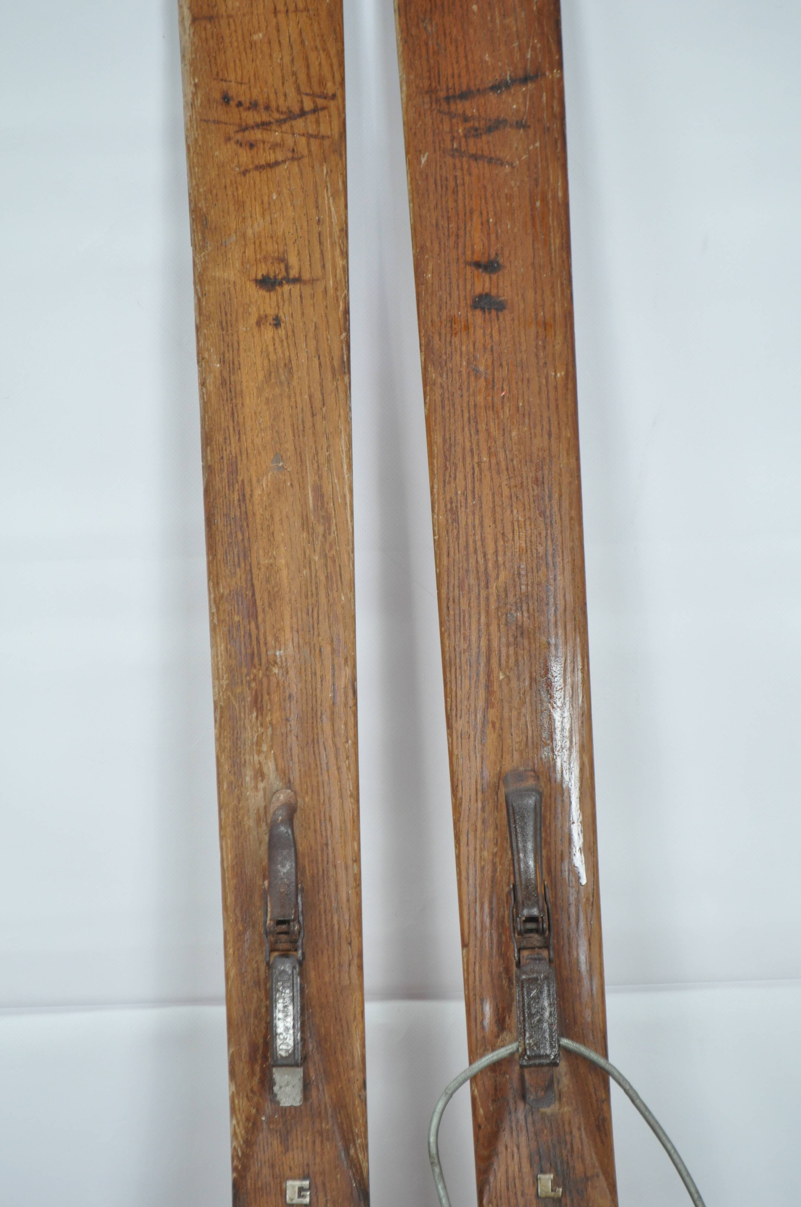Pair of vintage Ramy skis 1950