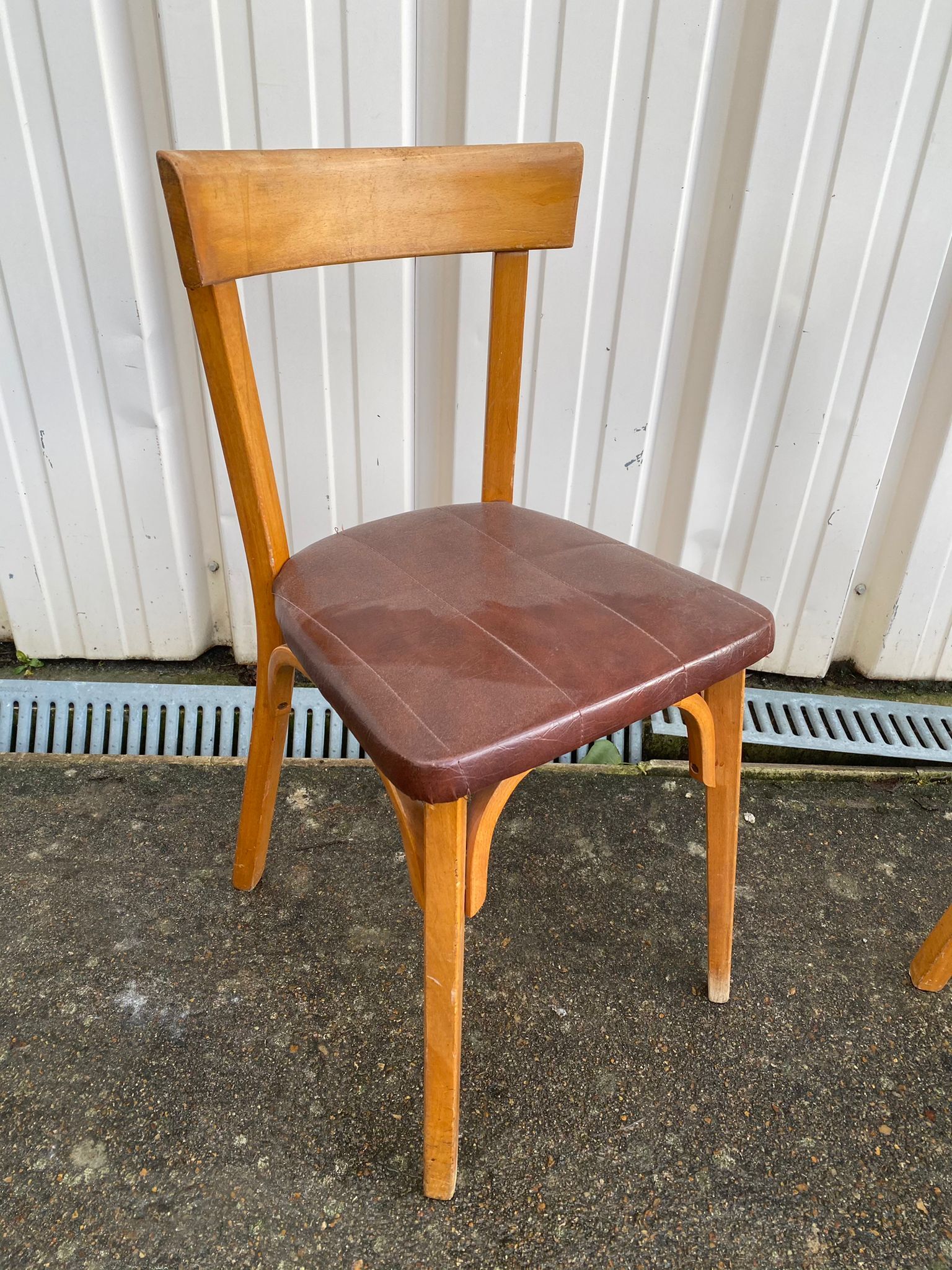 Baumann chairs sitting skaï