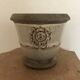 Cache-pot, poterie vintage en grès émaillée céruse à décor de médaillon