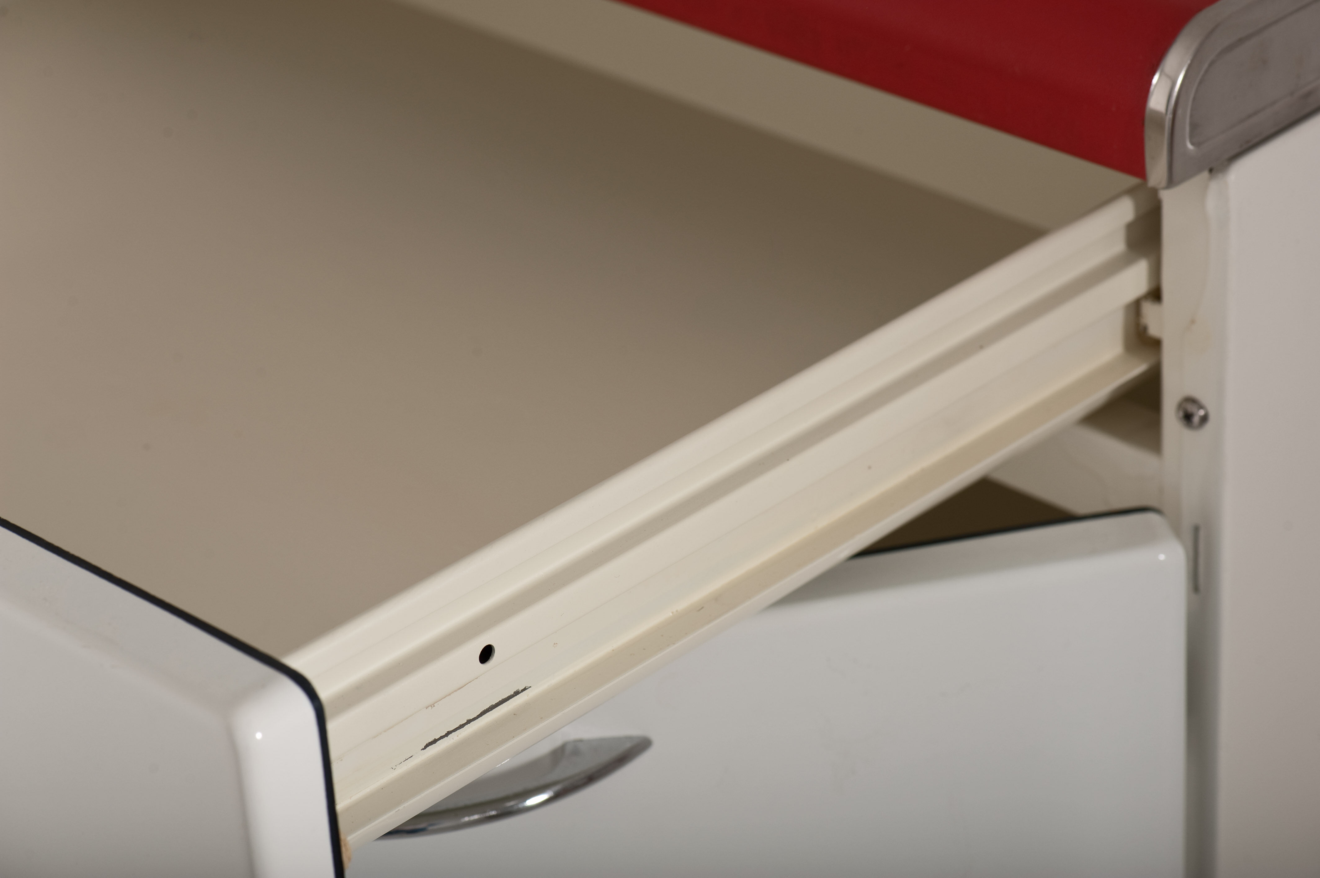 Meuble de cuisine Mobilux façade en tôle émaillée an 50