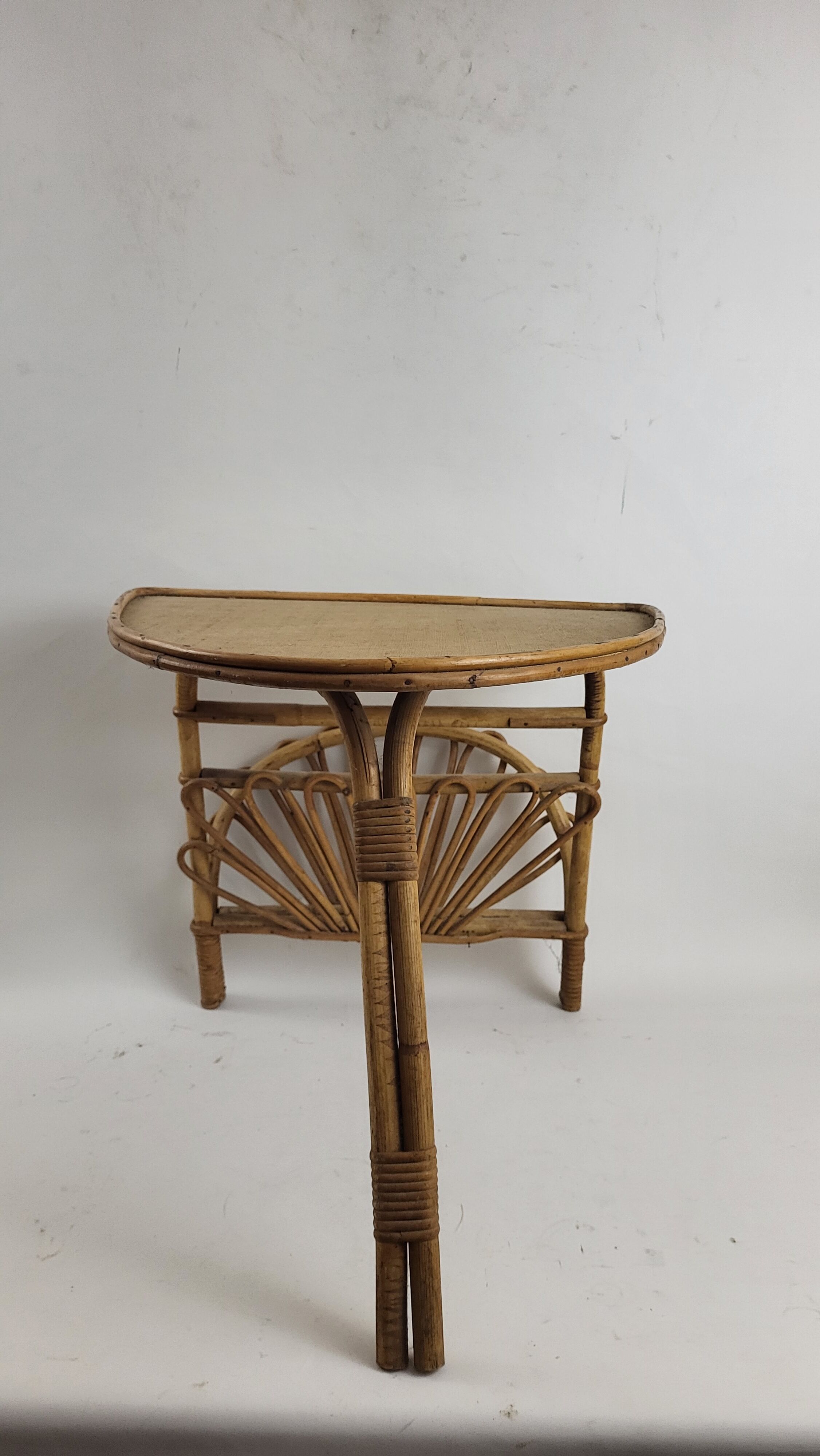 Rattan magazine door table