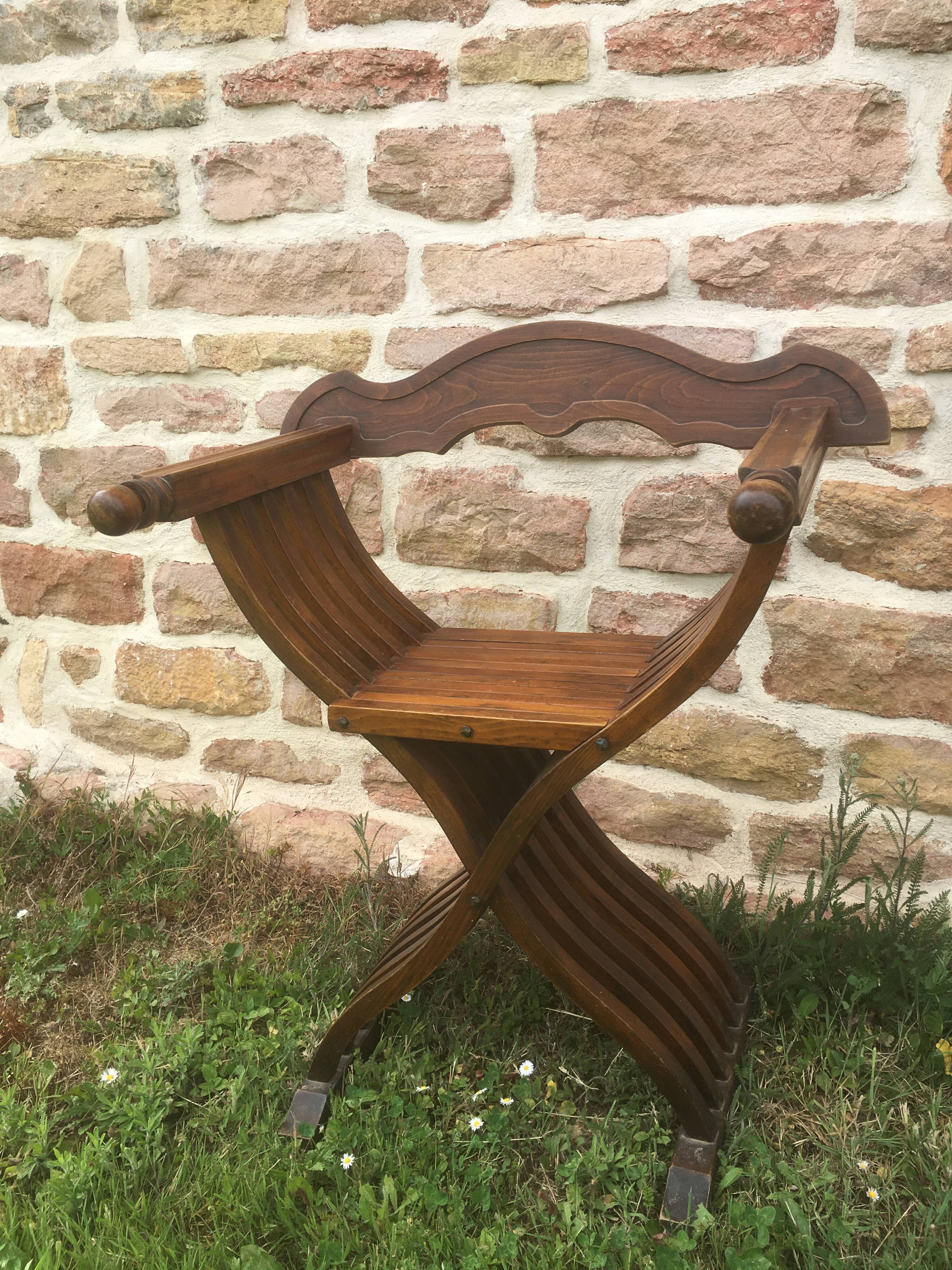 Dagobert armchair or folding walnut curule