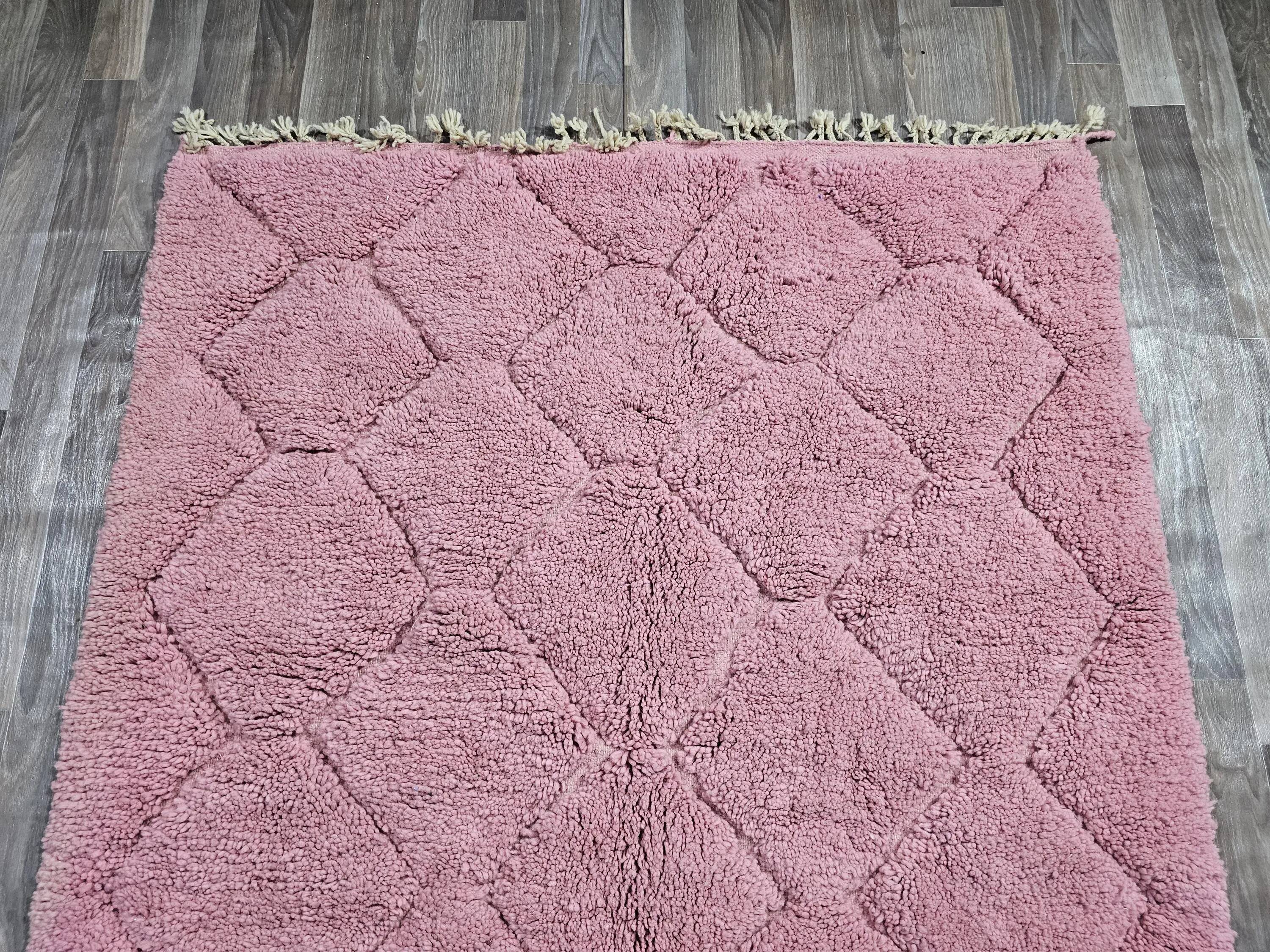 Moroccan rug 100% wool, handmade, 250x150 cm, superior quality.