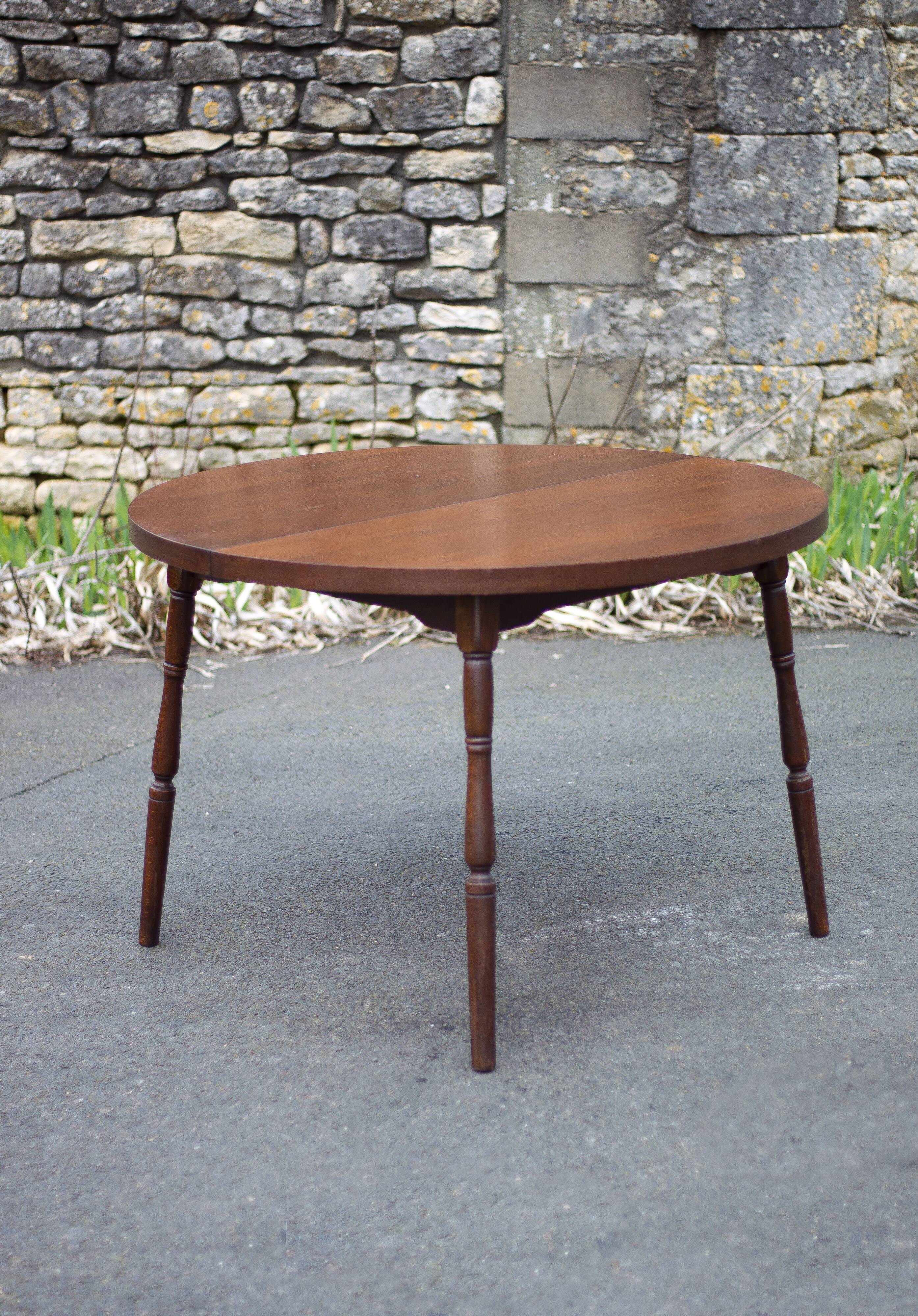 Round wooden table with 1 extension, wooden dining table, dining room table, kitchen table