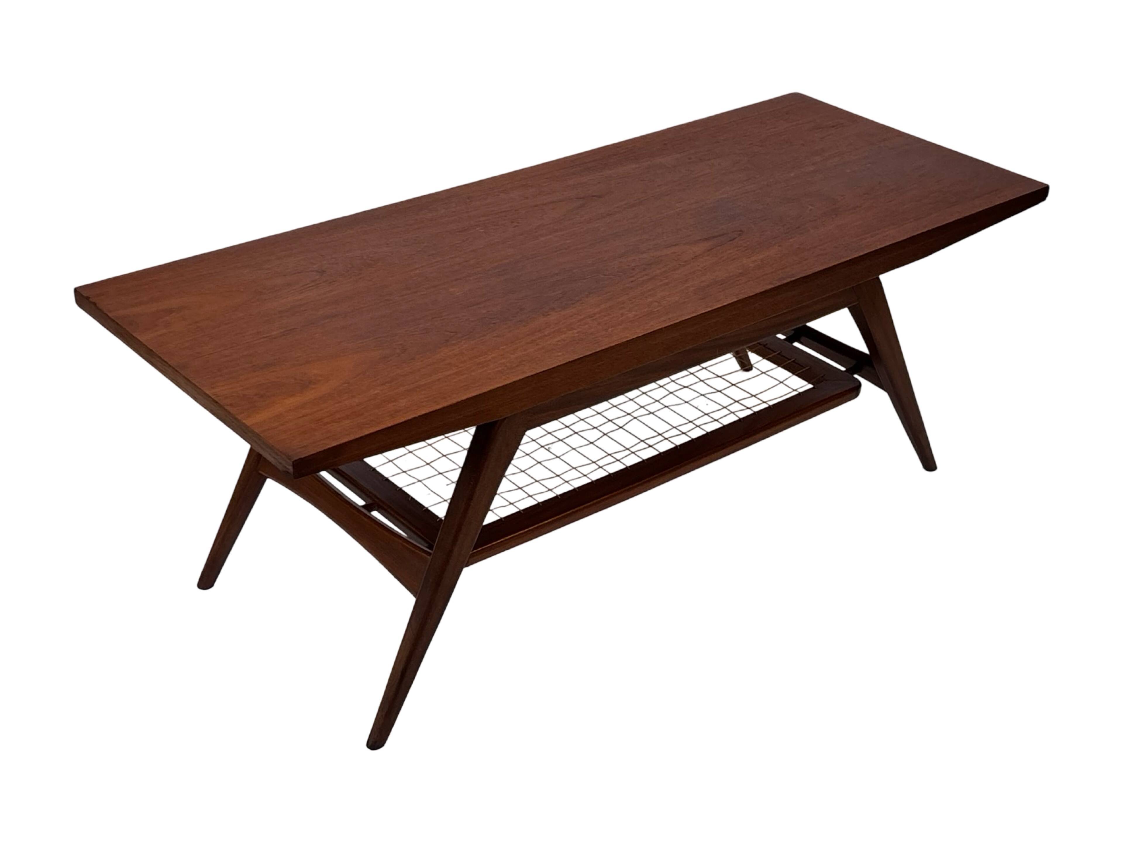 Table basse en teck dans le style de Louis van Teeffelen, années 1960