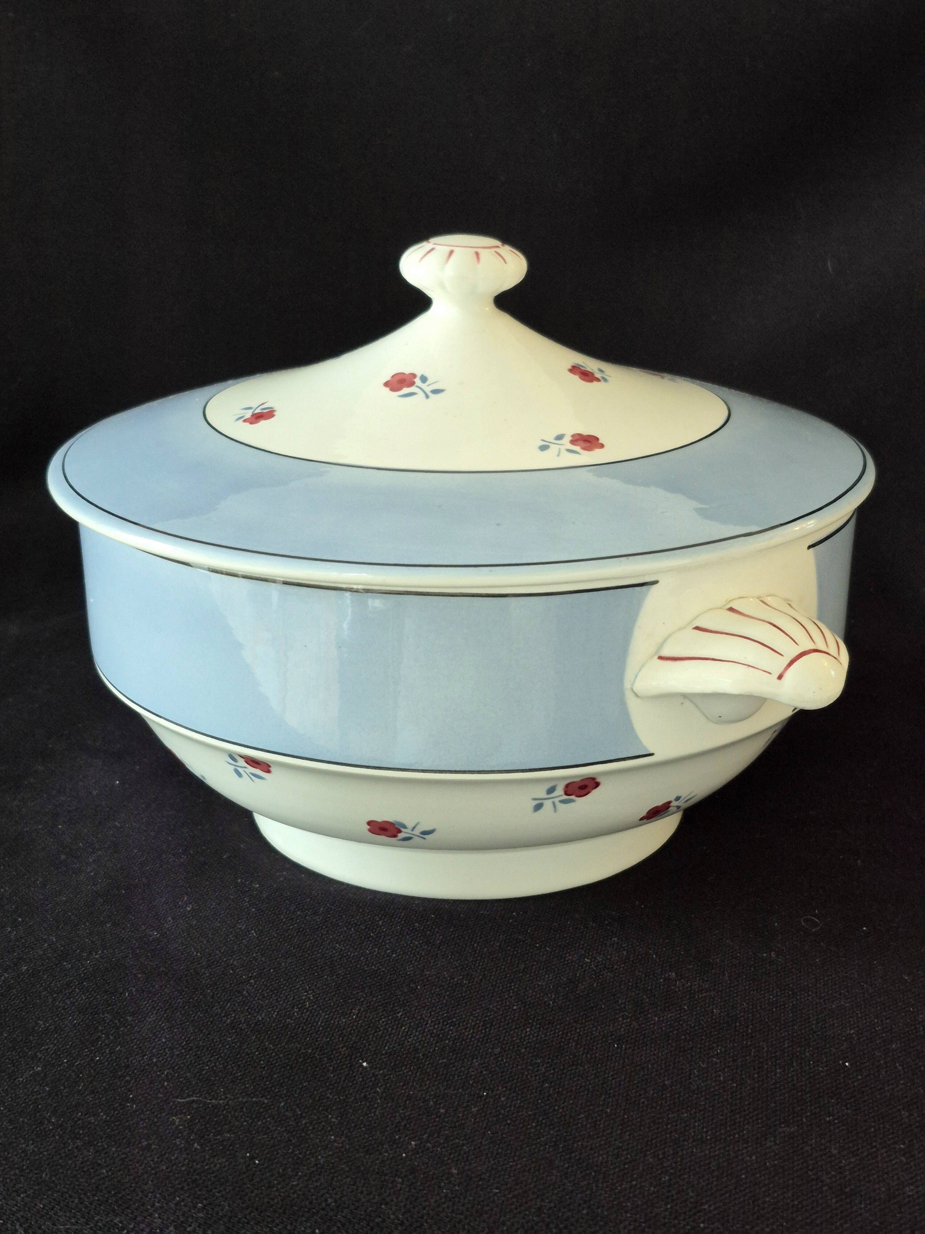 Grand légumier (soupière) en faïence de Digoin Sarreguemines, modèle AIX