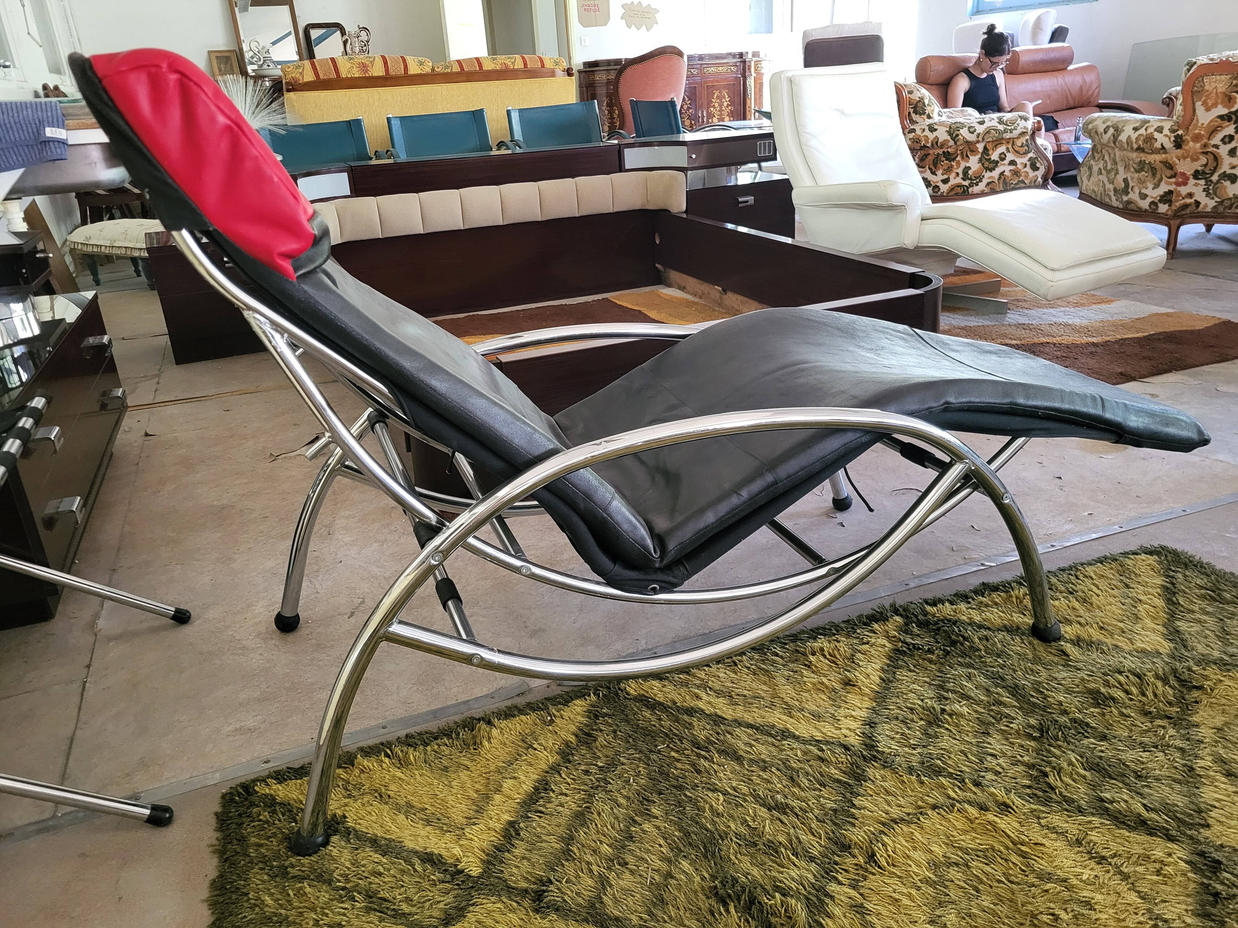 LC4 chaise longue design inspiration – Black and red leather