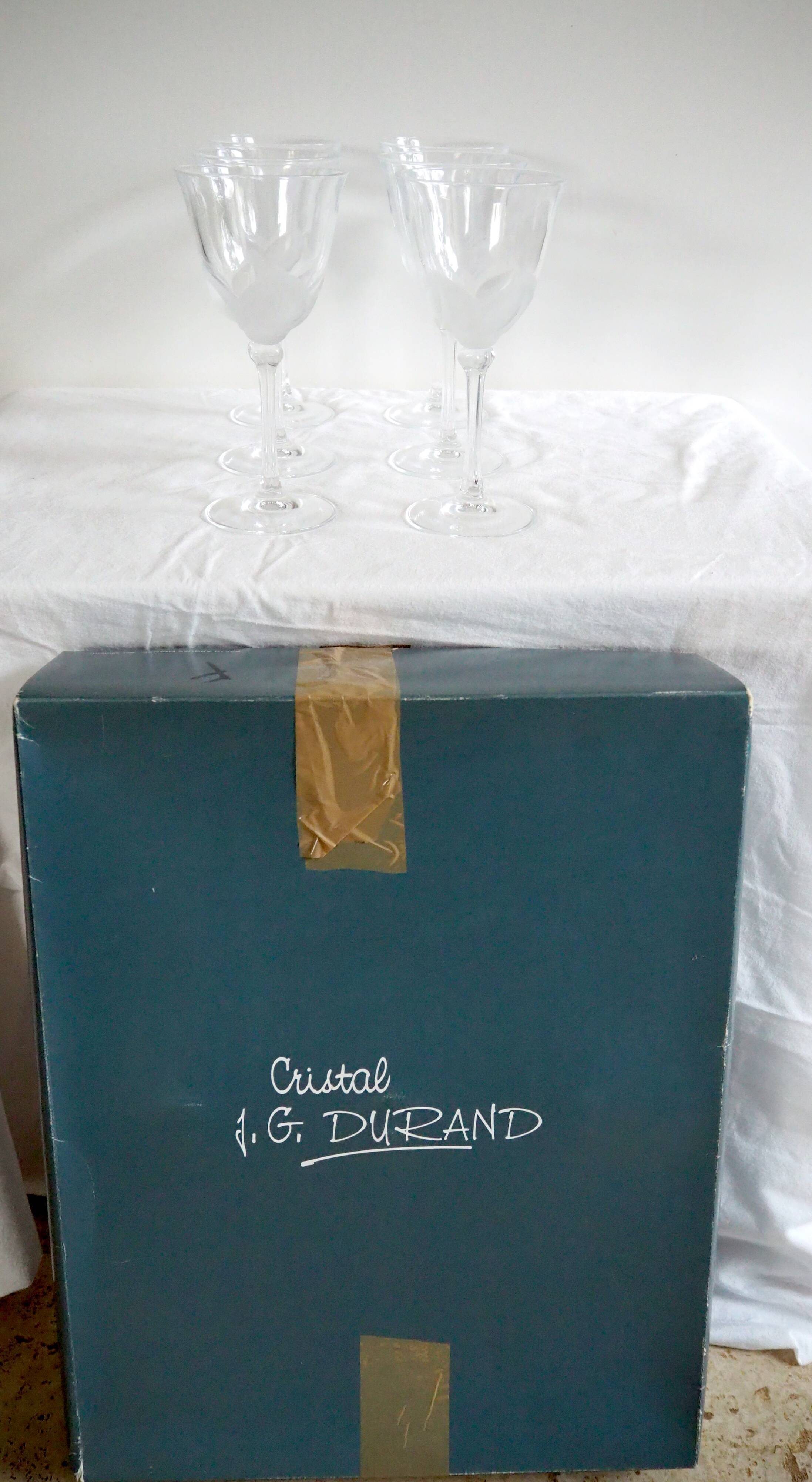 Crystal water glasses in their cabinets - JG Durand, collection florence « satine » 24,5 cl