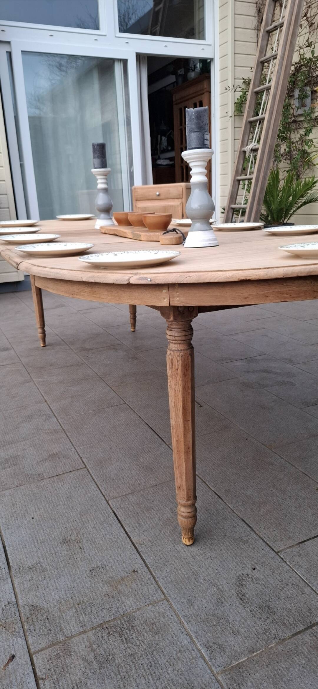 Oval table +3 extensions