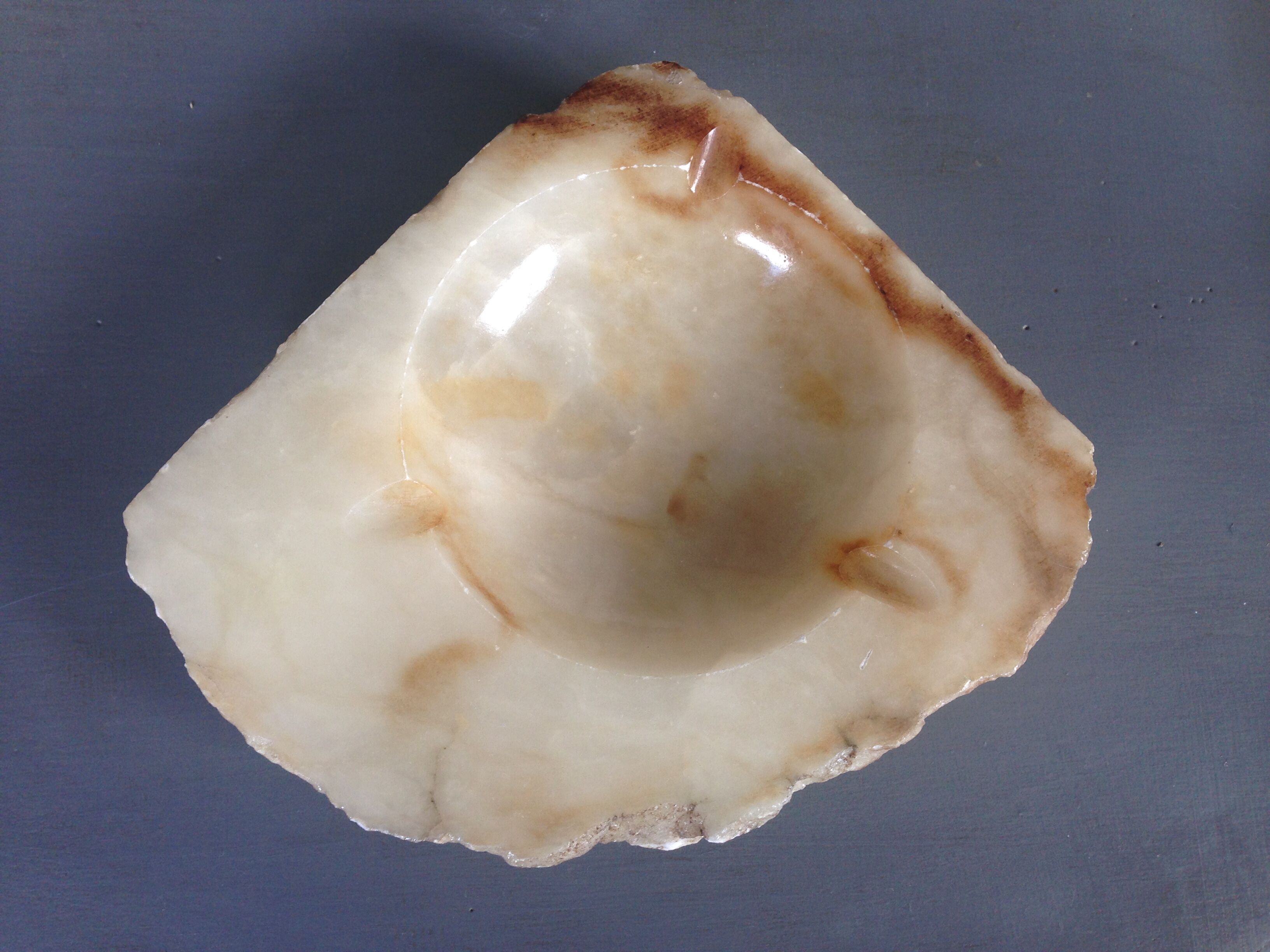 Ashtray in agate stone