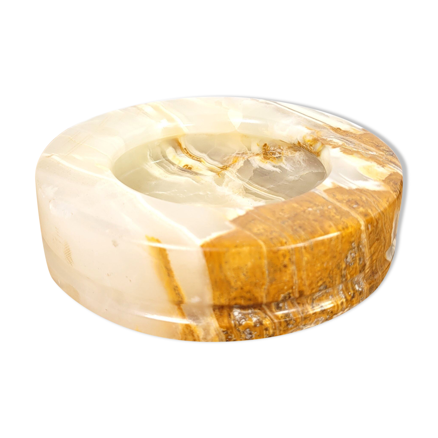 Empty marbled onyx pocket