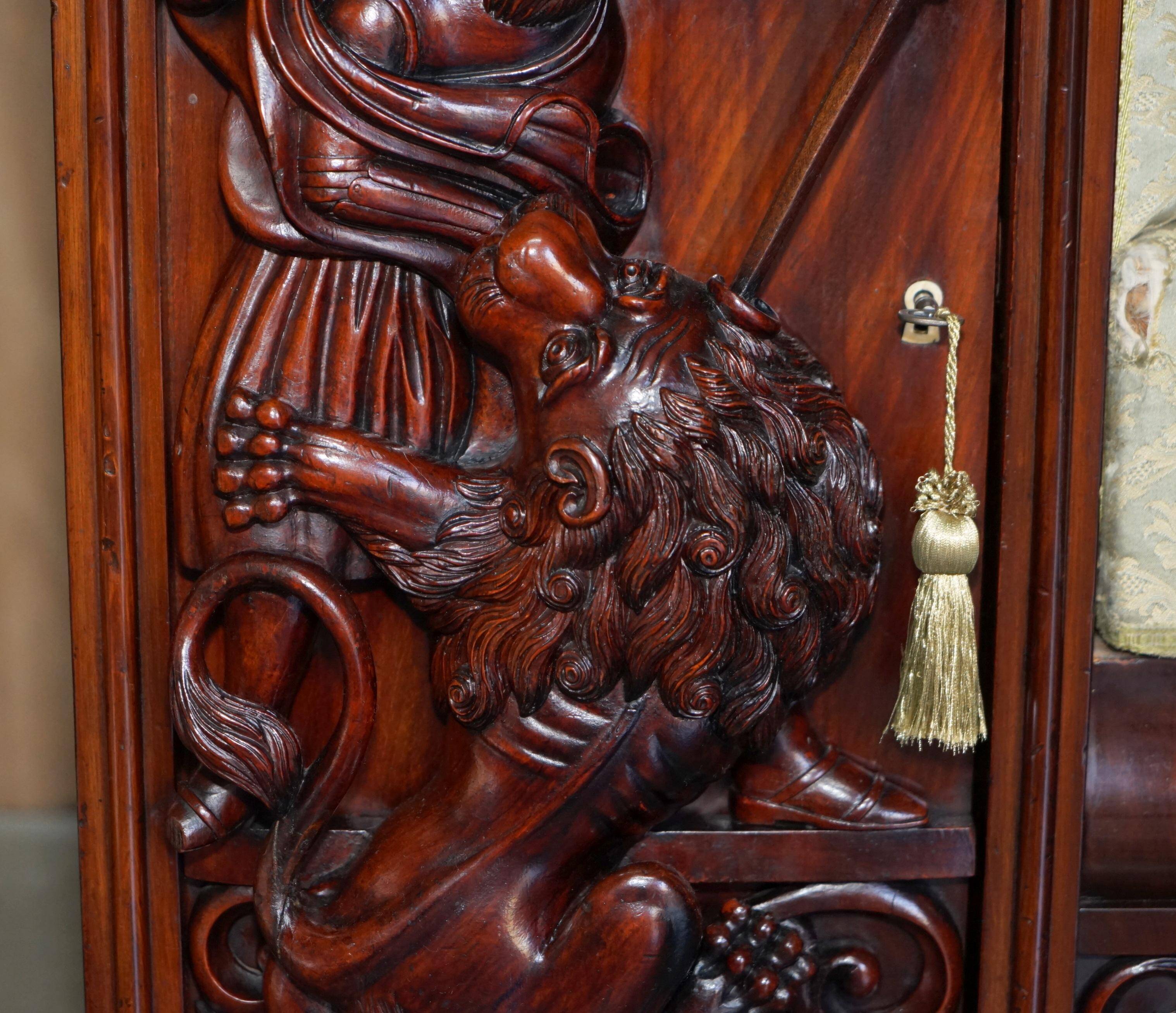Canapé William IV en bois dur sculpté avec lions