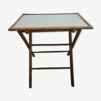 Folding table