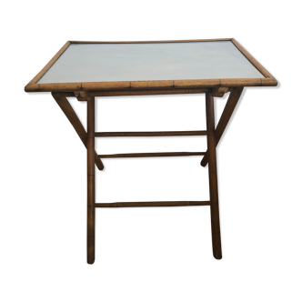 Folding table