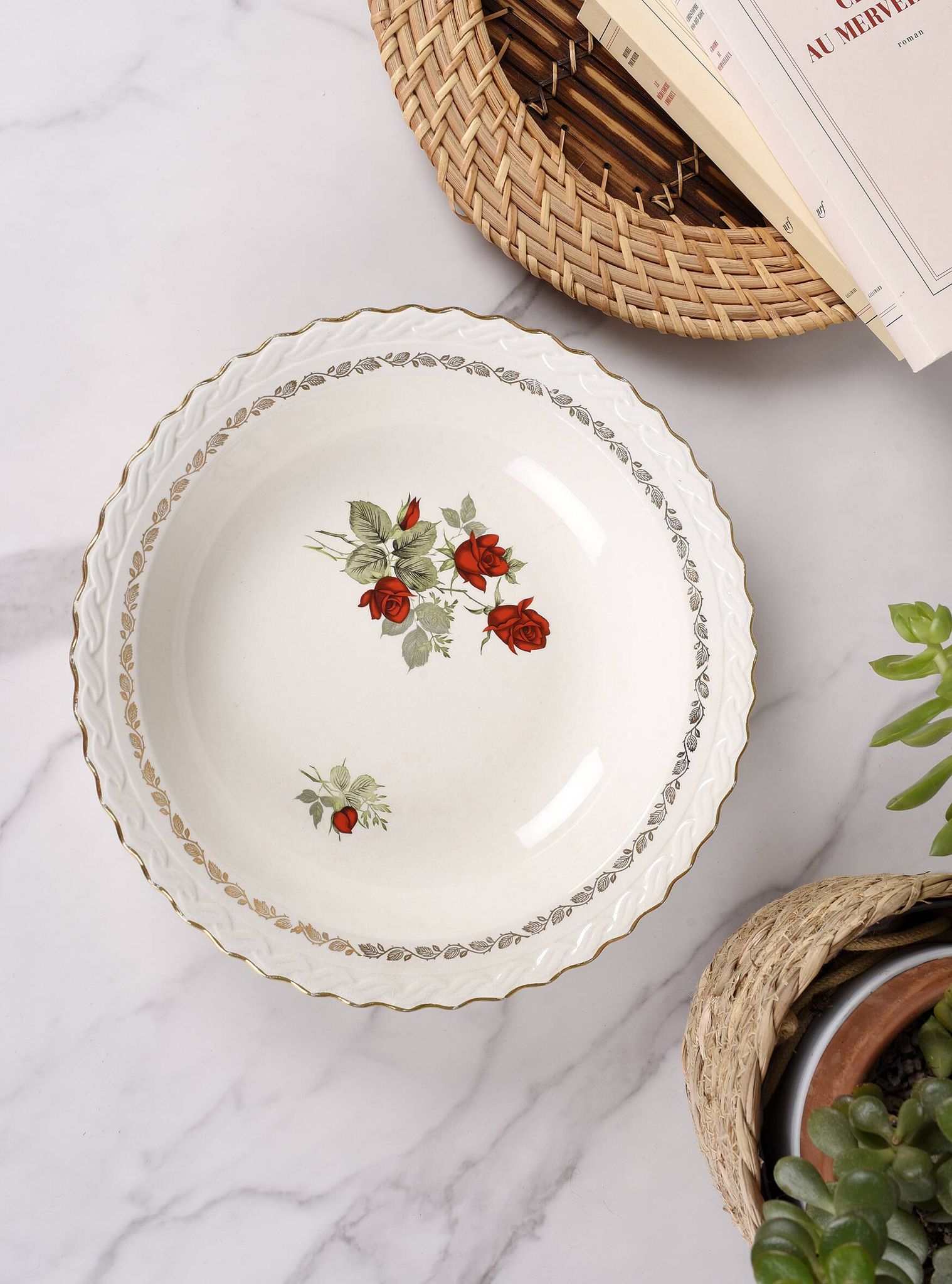 Large dish, salad bowl st. amand, red roses