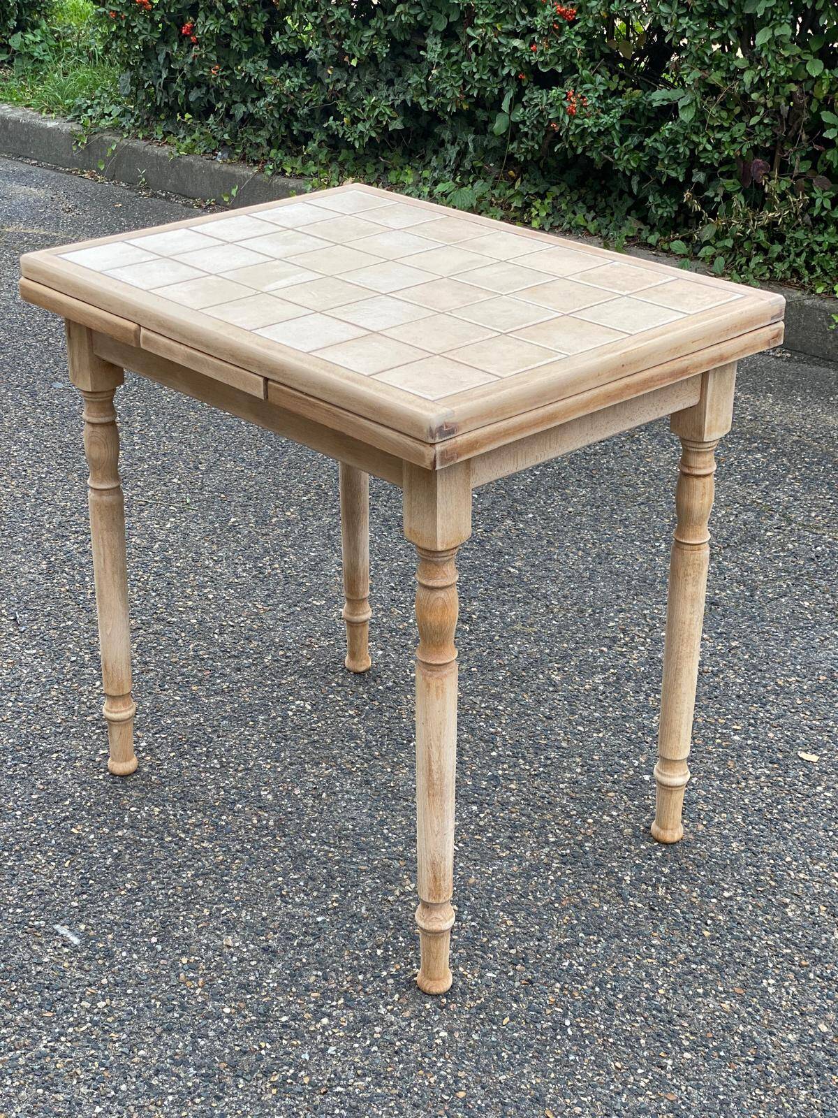 Extendable kitchen table renovated in raw solid wood and ceramic tiles