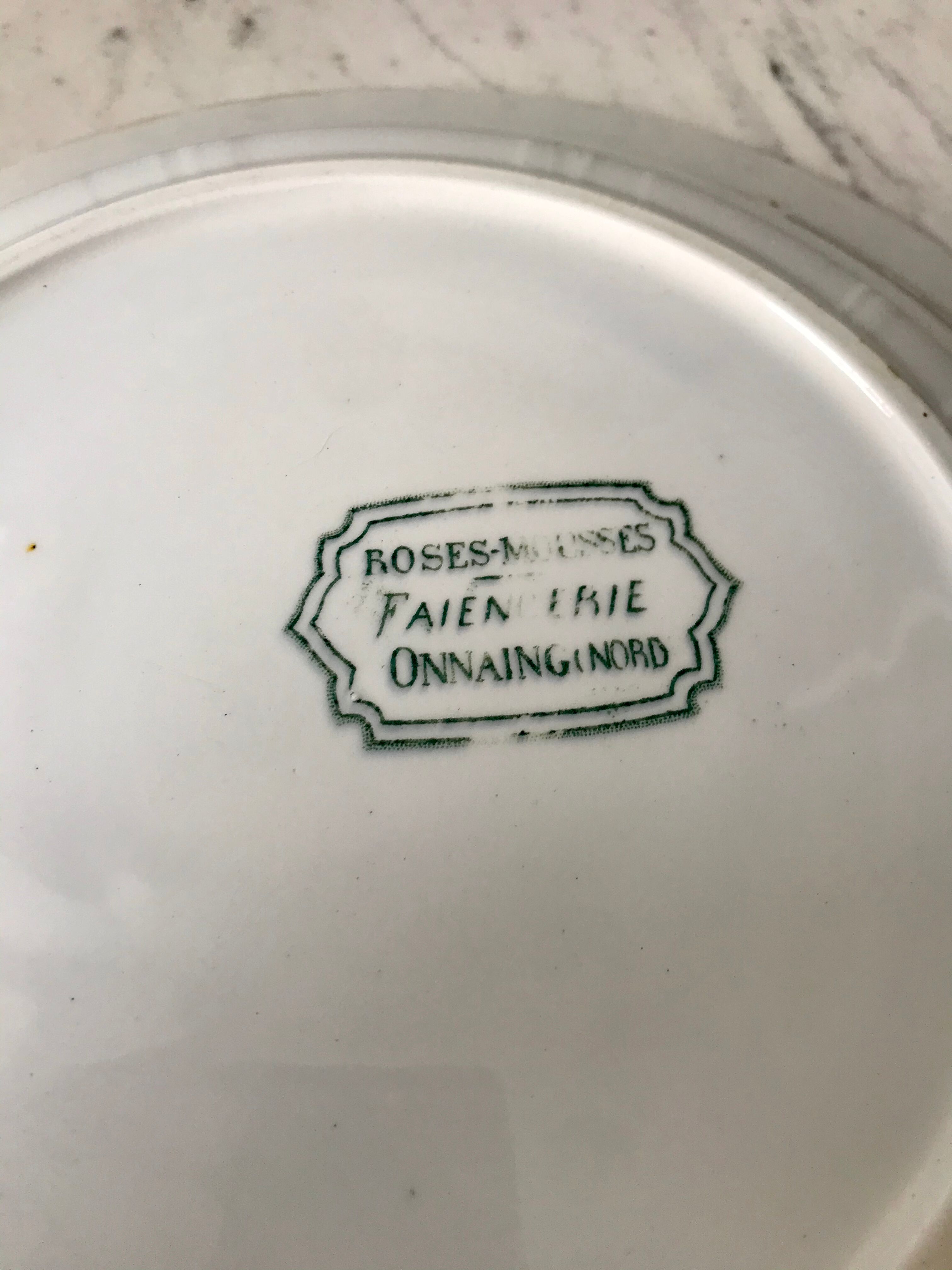 Round dish Terre de Fer earthenware of Onnaing model "Roses Mousses" late nineteenth