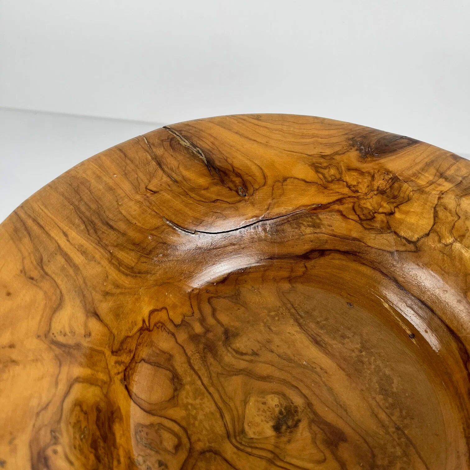 Cup - Footed fruit bowl made of single-piece olive wood, 1950-60