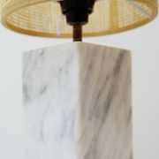 Lampe de table vintage en marbre avec nouvel abat-jour en raphia
