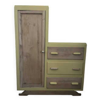 Armoire asymétrique relookée