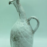 Pitcher at the leaning collar in snarl