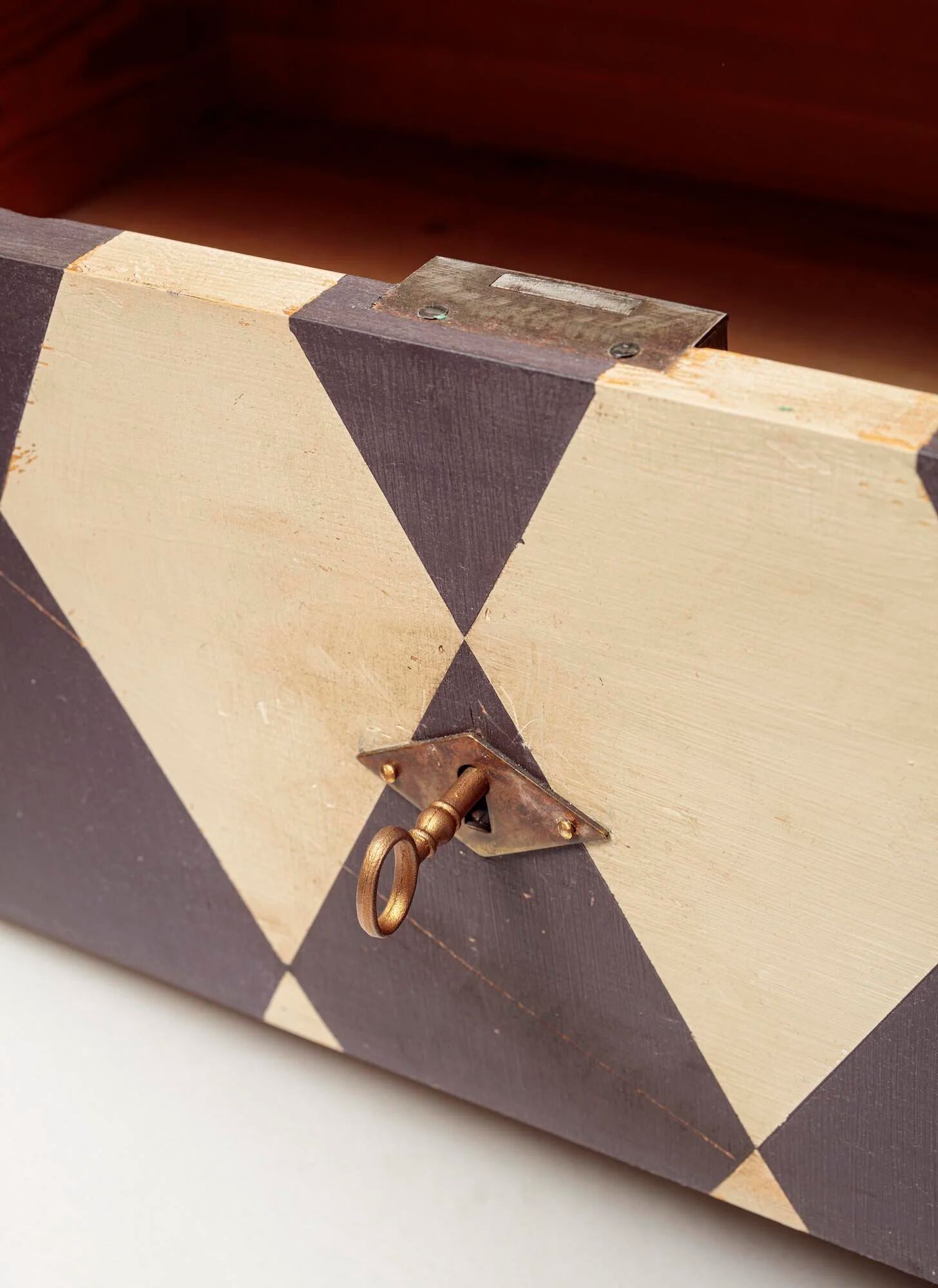 Pine chest of drawers from the 1940s with recent decorative paint.