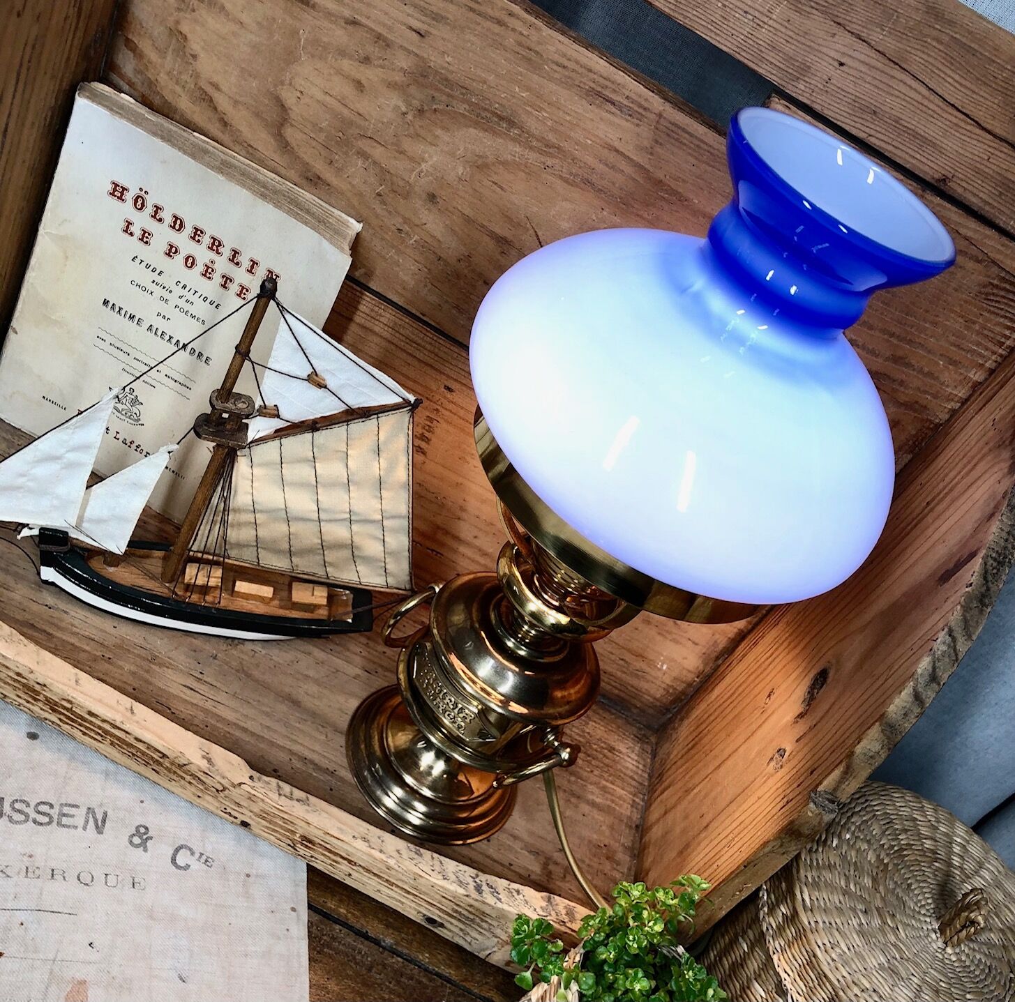 Lampe vintage “Virginia Beach” opaline & laiton