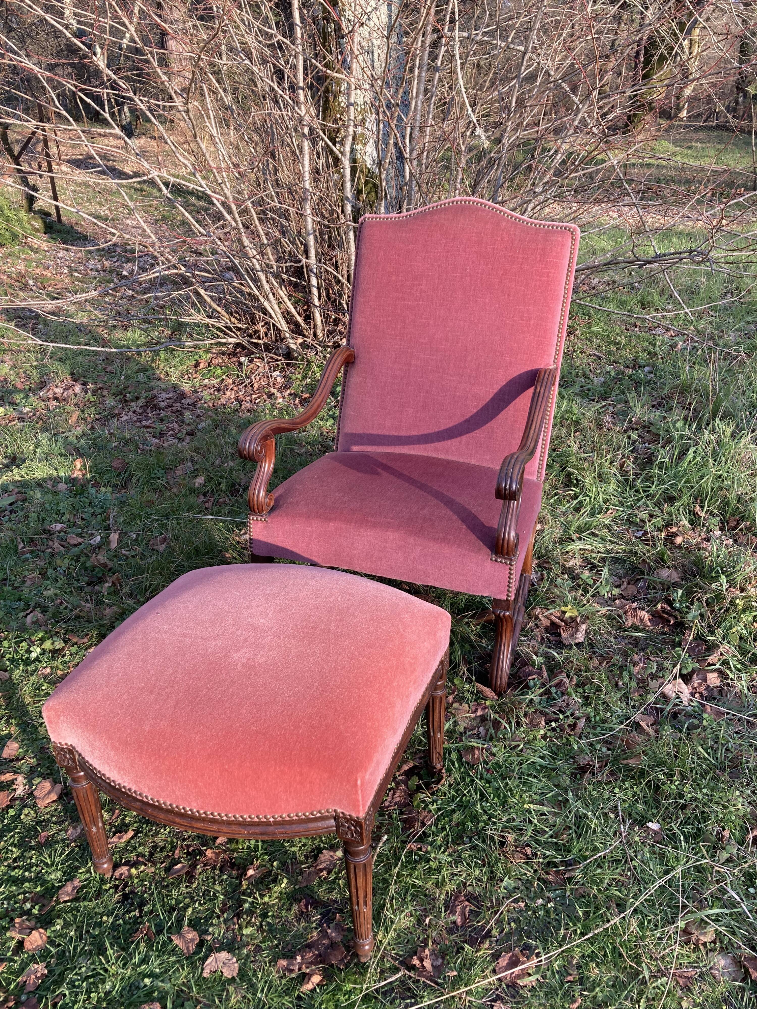 Armchair Voltaire or shepherdess and foot rest in pink velvet Louis XVI