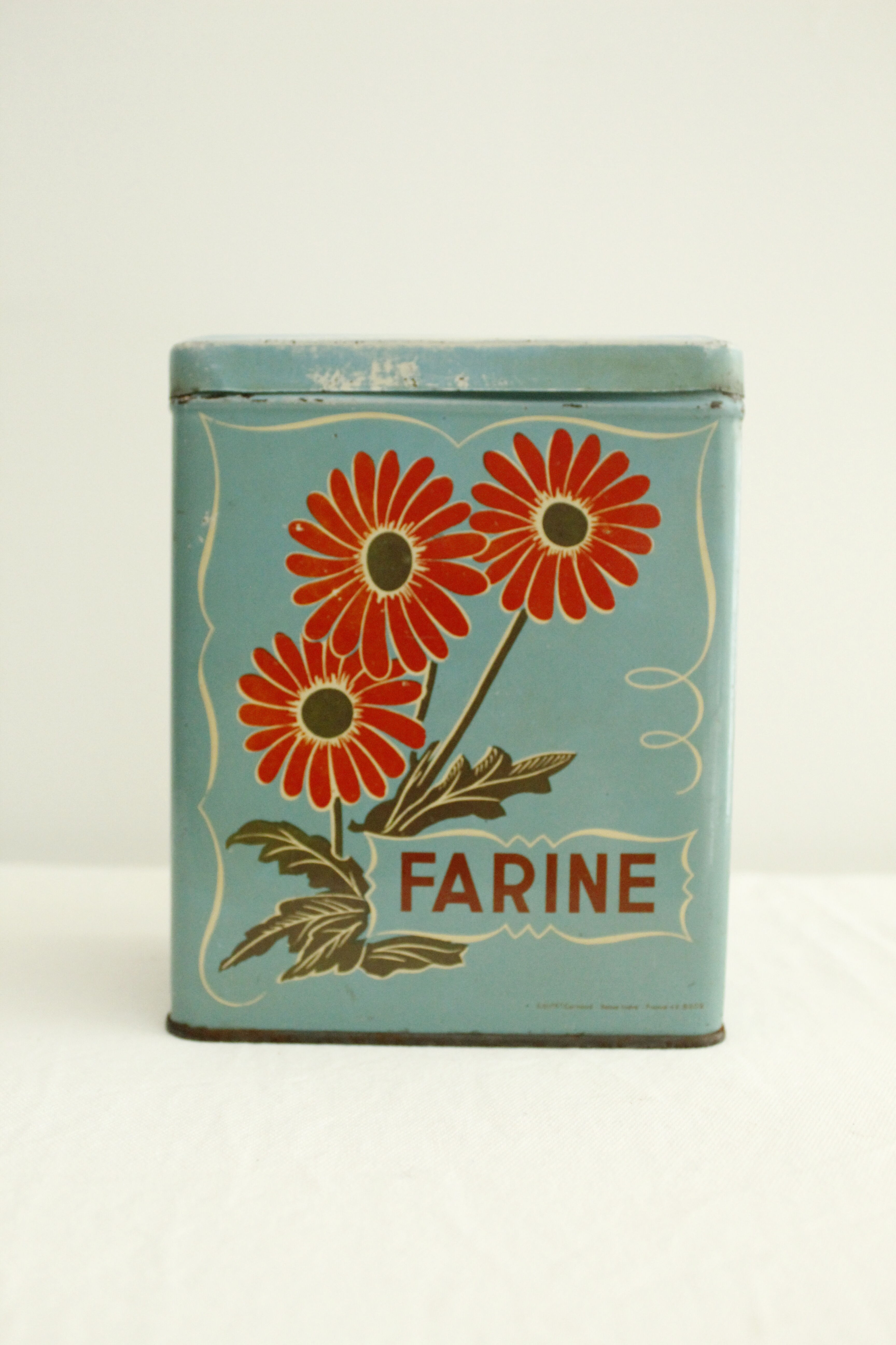Old metal box "Vichy-Prunelle"